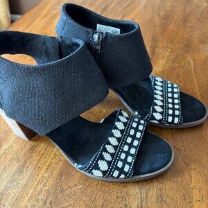 Toms Size 9 Black Cloth 3" heels